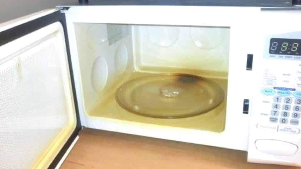 how-to-clean-a-microwave-with-vinegar-lemon-or-baking-soda