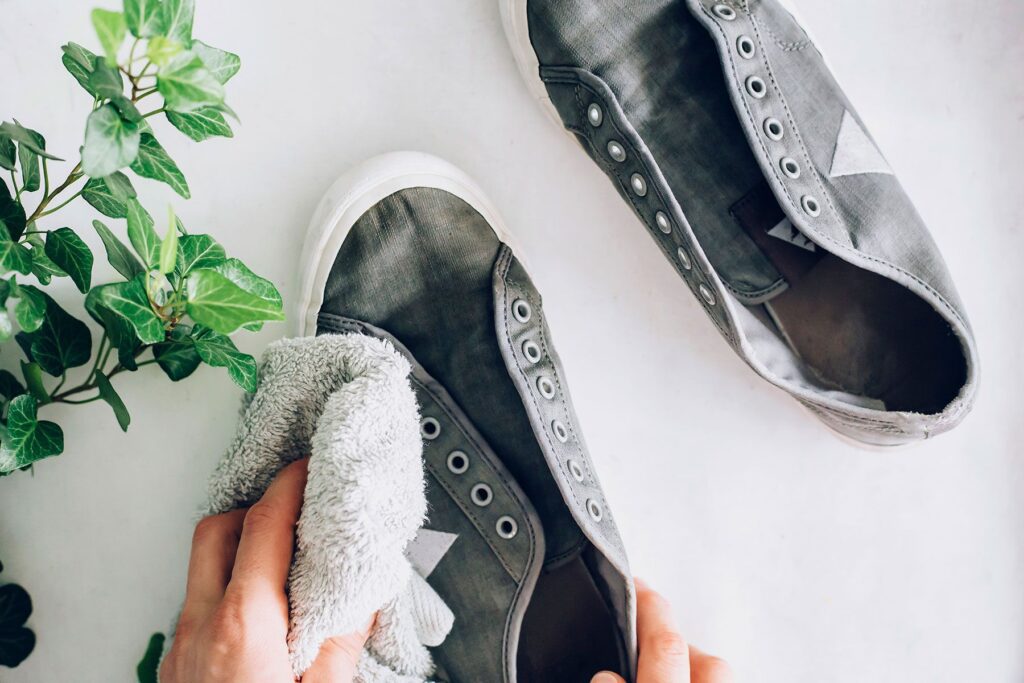 how-to-clean-canvas-shoes